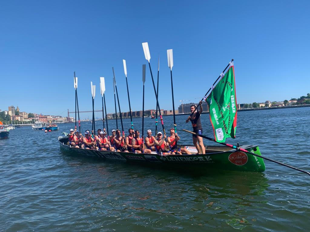 El pasado sábado 10 de julio la donostiarra FORTUNA se alzó con el mejor tiempo y la Bandera en Sestao. IBERIA cruzó la meta en segundo puesto con una diferencia de 5’’, seguido por GETXO que completó el podio.