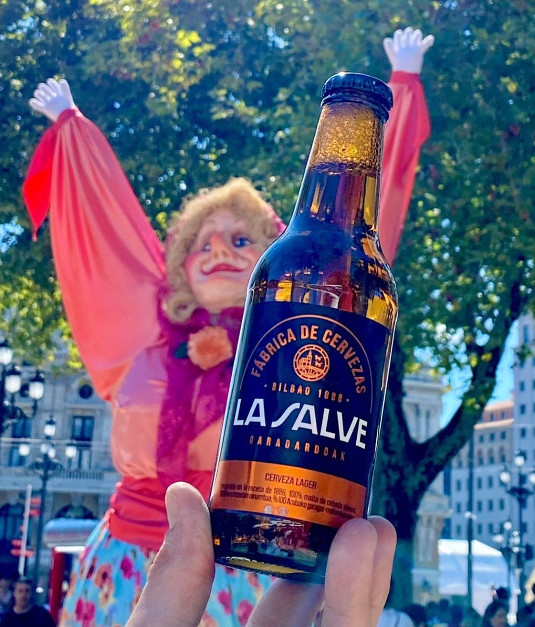 La Salve Bilbao ha formado parte activa en el extenso calendario de iniciativas, tanto oficiales como privadas. La cerveza de Bilbao se ha sumado un gran número de actividades especiales para esta edición con datos muy positivos.