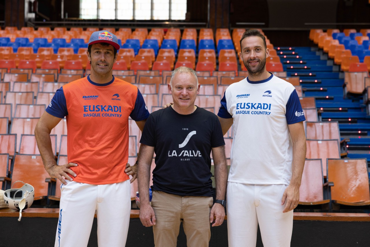 La Salve y Jai Alai renuevan su compromiso para fomentar el deporte de la pelota