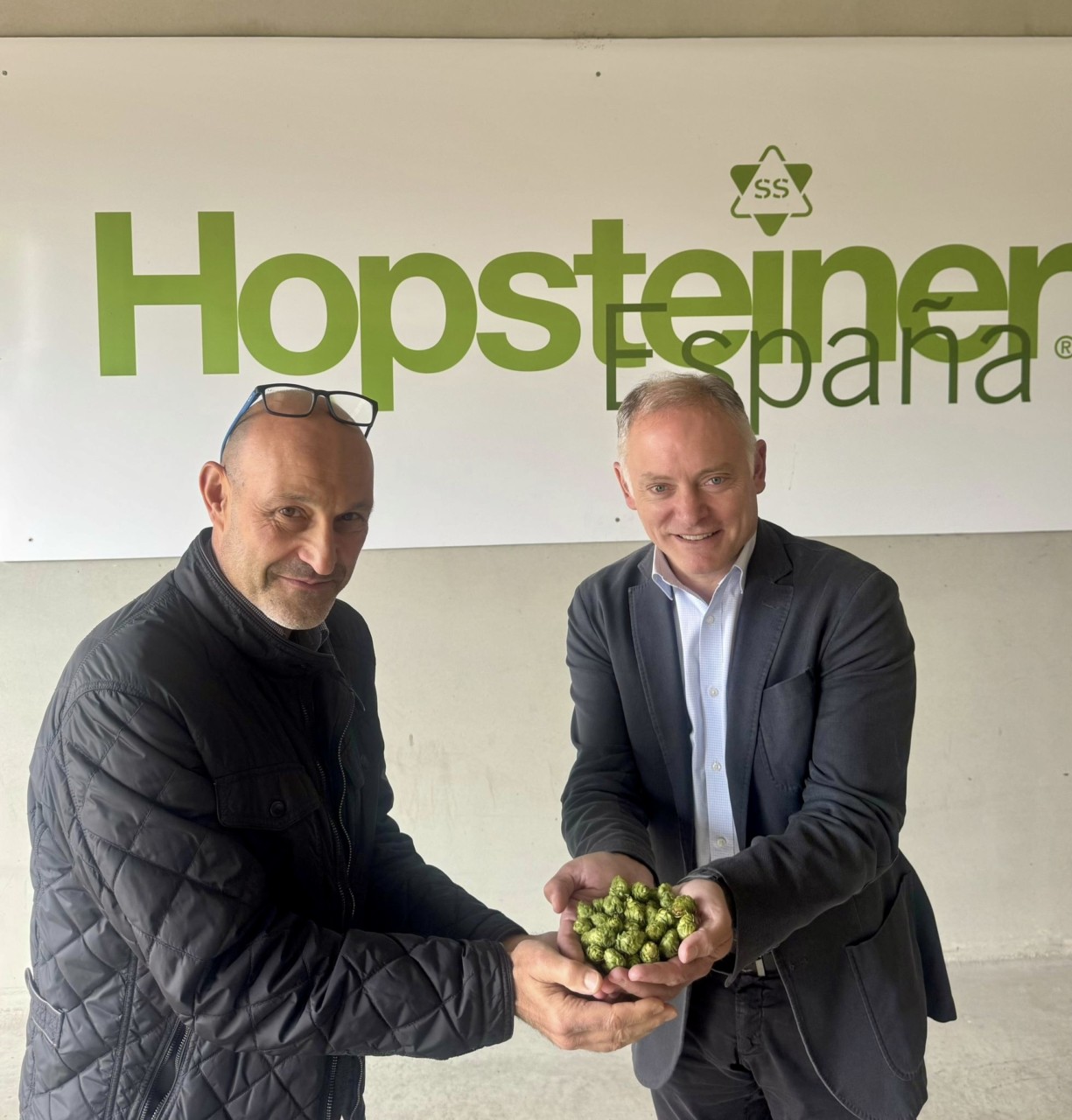 LA SALVE RENUEVA SU ACUERDO CON HOPSTEINER, EN SU COMPROMISO POR EL LÚPULO DE CERCANÍA Y LA SOSTENIBILIDAD